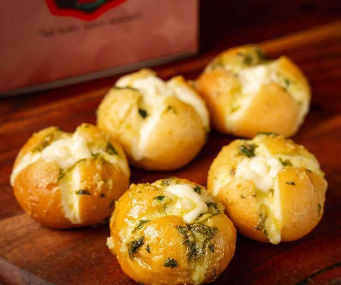 Chilli cheese garlic buns of Sugar Story Kolkata